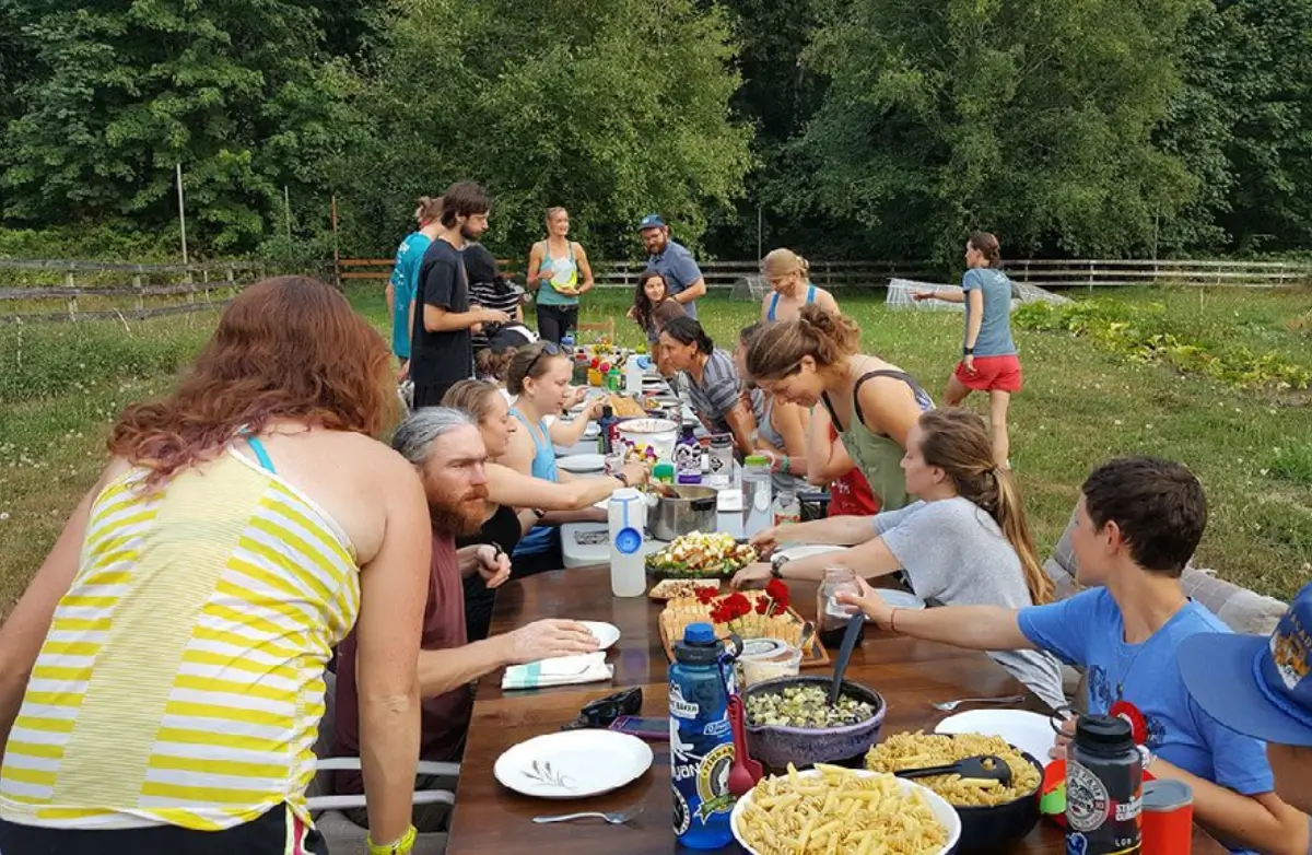 People enjoying a picnic in Cascade Mountains