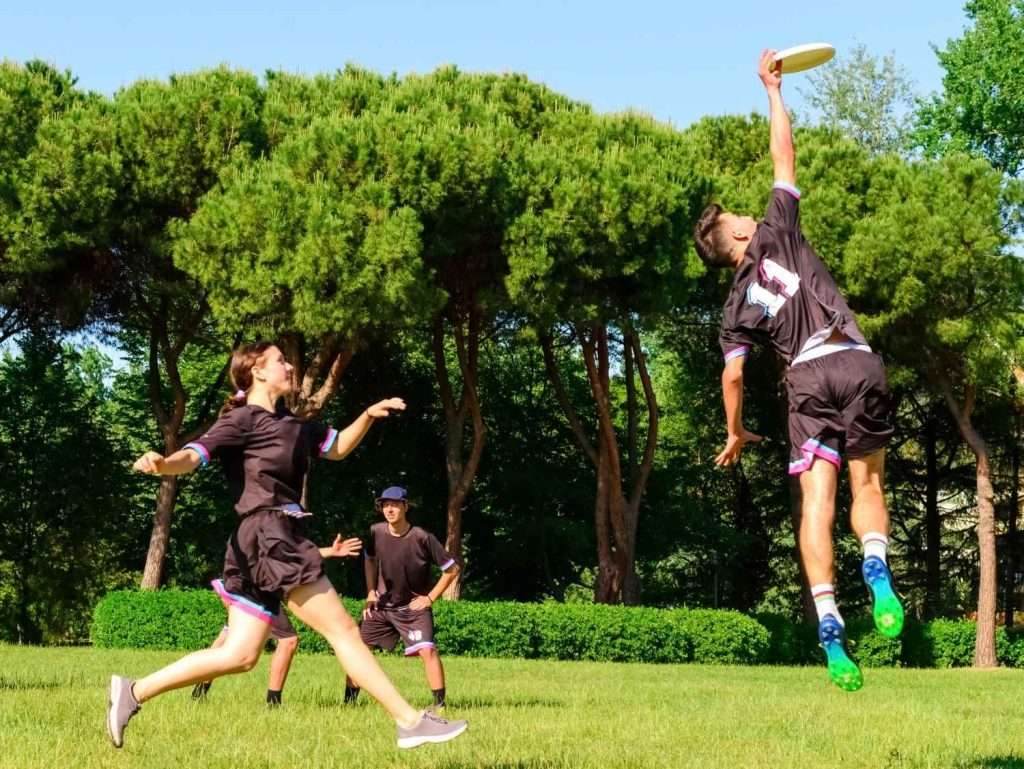 Younge adults playing ultimate frisbee