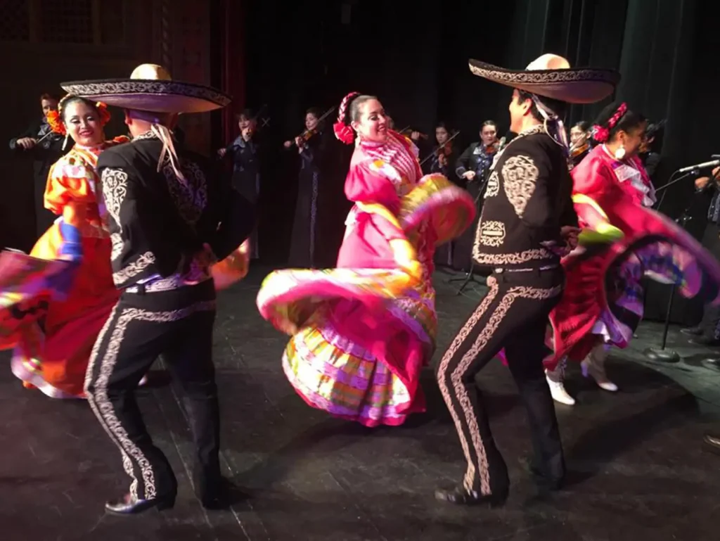 Mariachi Dancers at the Lincoln